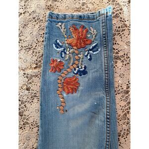 Denim Jeans Embroidered Floral Capri style d.jeans